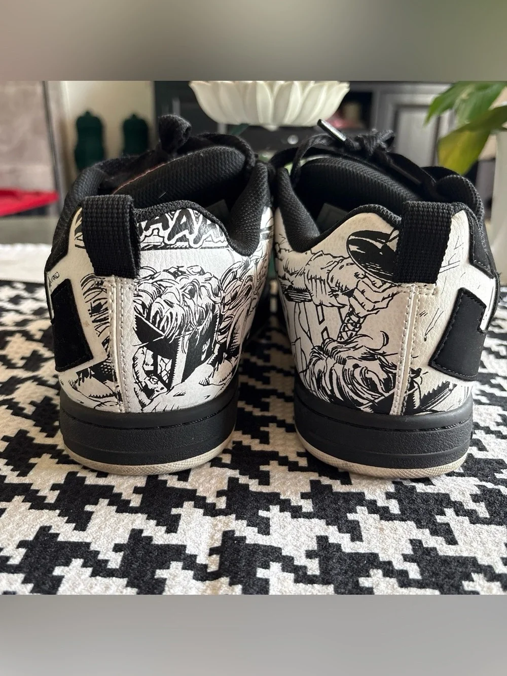 Marvel Kids' Black and White Comic-Print Sneakers